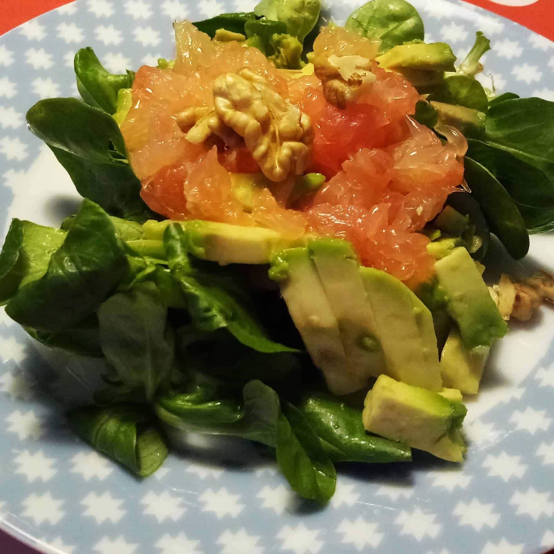 Feldsalat mit Avocado und Grapefruit