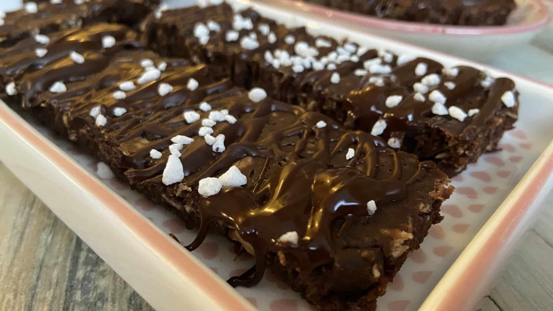 Rezept vegane Erdnuss-Schoko-Riegel mit viel Protein, schokoladig köstlich