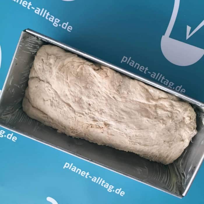 Brot selbst backen: Eine Packung ergibt ein Kastenbrot