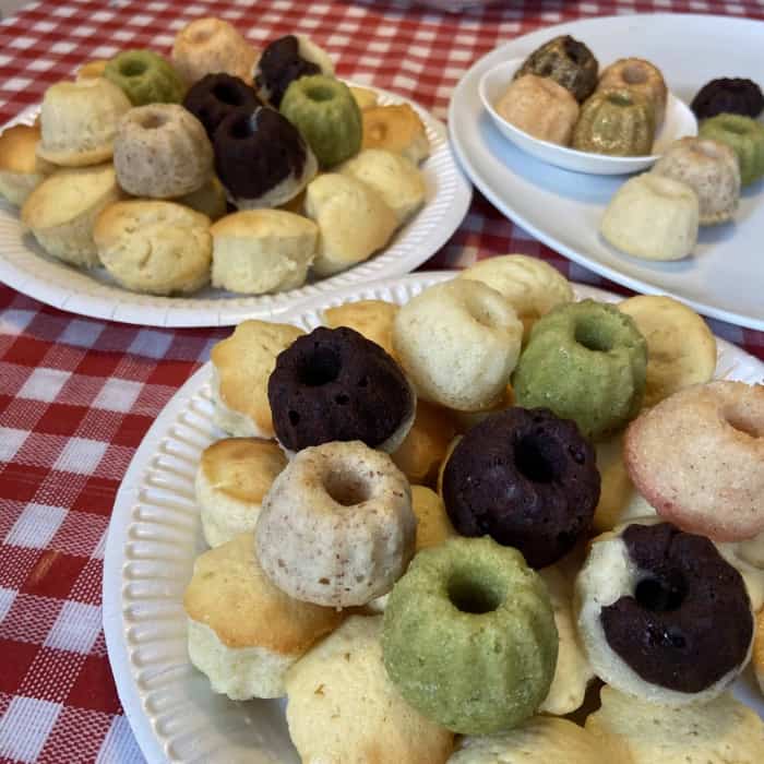 Bunte Mini-Gugl nach dem Basisrezept im Blog