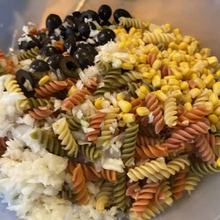 Rezept Bunter Nudelsalat mit Essig-Öl-Dressing - schnell, einfach und vegan