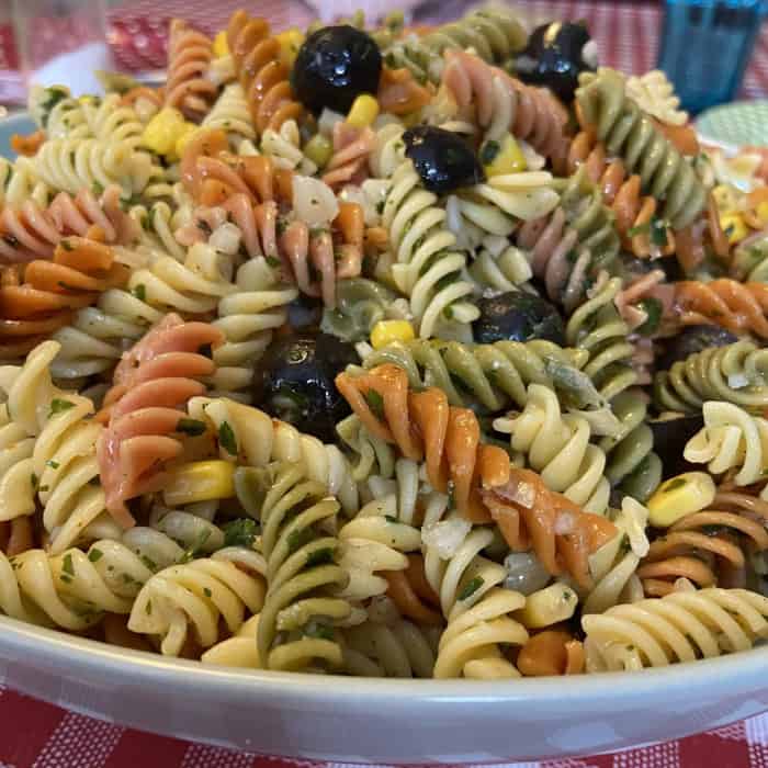 Rezept Bunter Nudelsalat mit Essig-Öl-Dressing - schnell, einfach und vegan