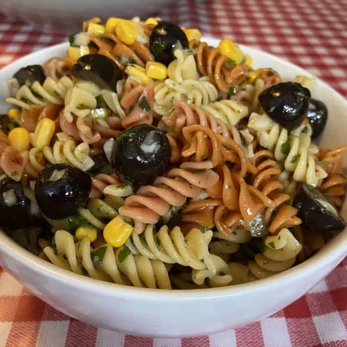 Rezept Bunter Nudelsalat mit Essig-Öl-Dressing - schnell, einfach und vegan