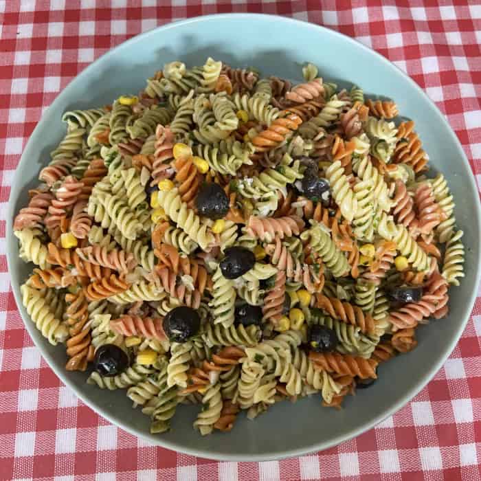 Rezept Bunter Nudelsalat mit Essig-Öl-Dressing - schnell, einfach und vegan