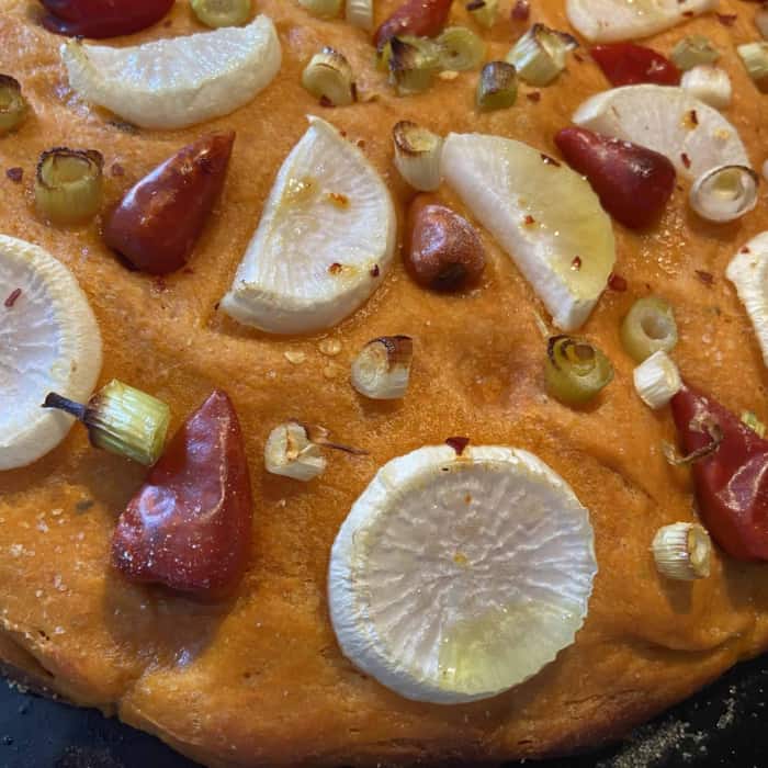 Focaccia Diavola mit Chili ein Rezept für Focacce Brot mit Hartweizengrieß