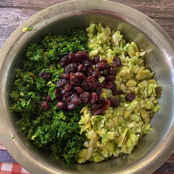 Rezept Grünkohl-Rosenkohl-Salat mit Granatapfelkernen und ...
