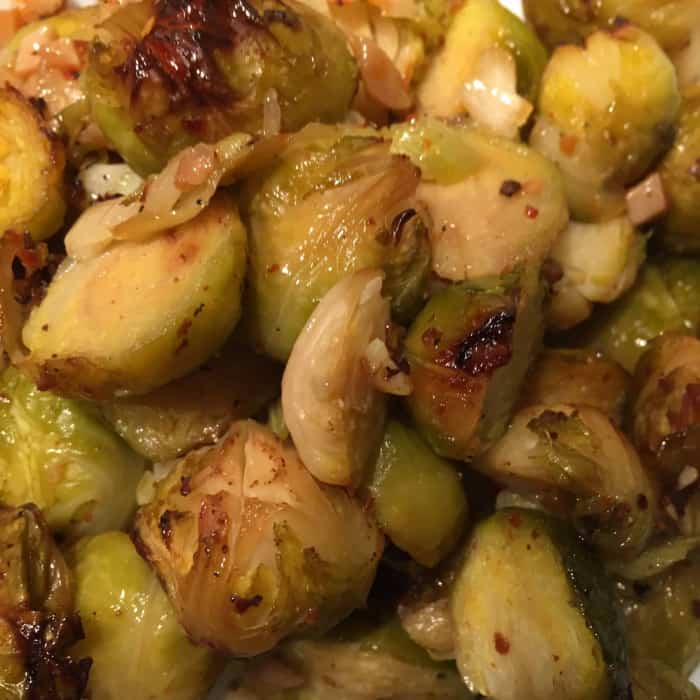 Ofen-Rosenkohl in Chili-Knoblauch