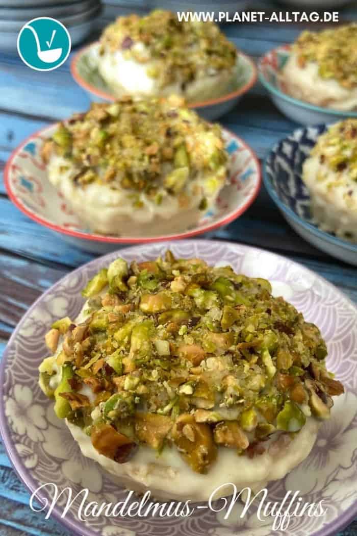 vegane Muffins mit weißer Schokolade und Pistazienkruste