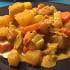Steckrüben-Kokos-Curry mit Süßkartoffeln und Erdnüssen