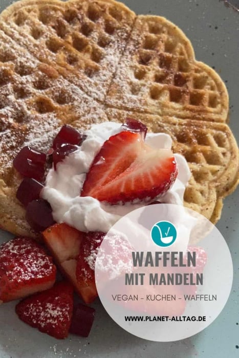 vegane Waffeln - Mandelwaffeln mit Erdbeeren und Hafersahne